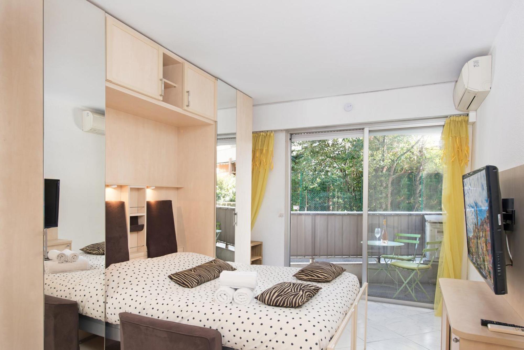 Cosy Studio - Residence Front De Mer - مينتون المظهر الخارجي الصورة